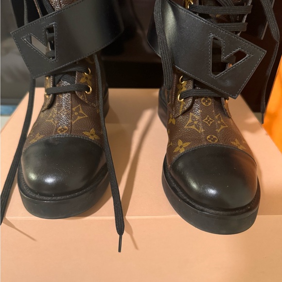 Louis Vuitton Monogram Wonderland Twist Flat Ranger Combat Boots - Picture 7 of 14